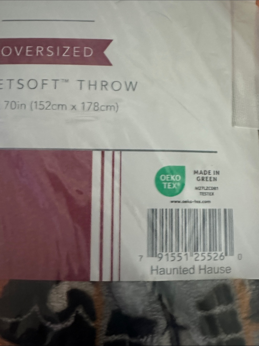 Berkshire Haunted House Oversized Velvet soft Throw Blanket 60”x 70” Halloween - Picture 3 of 6